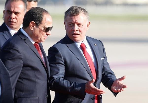 الملك يلتقي السيسي في مصر لبحث المستجدات الاقليمية والدولية