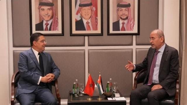 الصفدي ونظيره المغربي يبحثان سبل التعاون المشترك بين البلدين