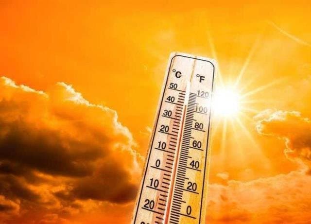 طقس صيفي معتدل الحرارة في اغلب المناطق وحار في البادية والأغوار