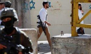 إصابة 3 فلسطينيين برصاص مستوطنين في الخليل