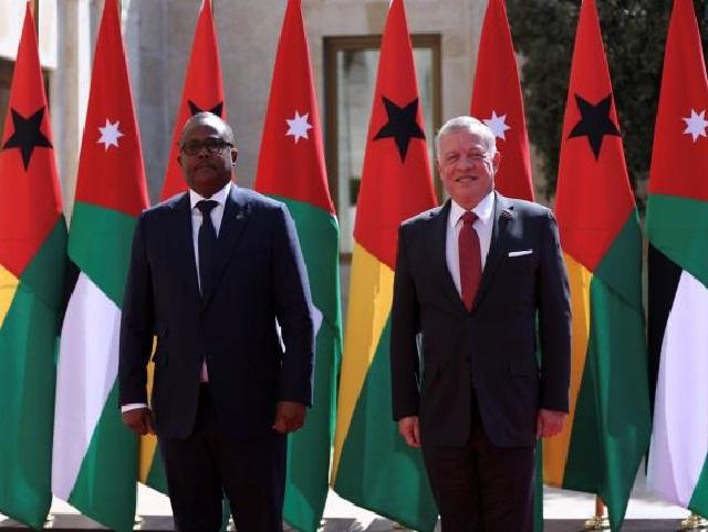 الملك يلتقي رئيس غينيا بيساو في قصر الحسينية