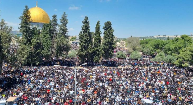 ربع مليون يؤدون صلاة الجمعة الأخيرة من رمضان في الأقصى