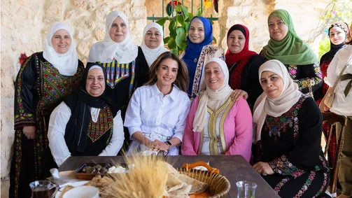 الملكة رانيا تلتقي عدداً من سيدات عيرا ويرقا