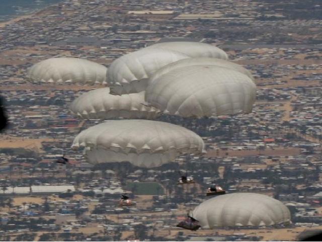 القوات المسلحة الأردنية تنفذ إنزالين جويين (صور)
