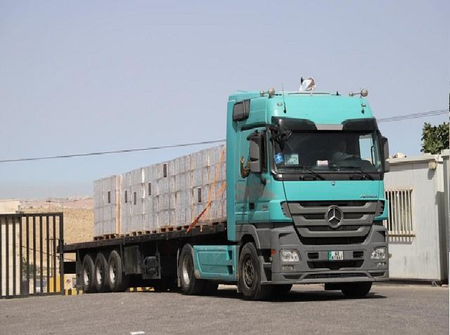 الأردن: عبور 32 شاحنة مساعدات جديدة إلى غزة