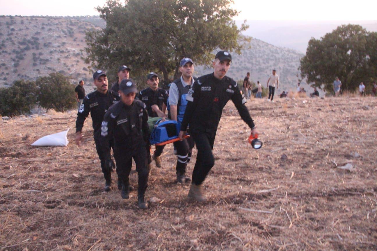 انقاذ 5 اشخاص علقوا بمقطع صخري في اربد