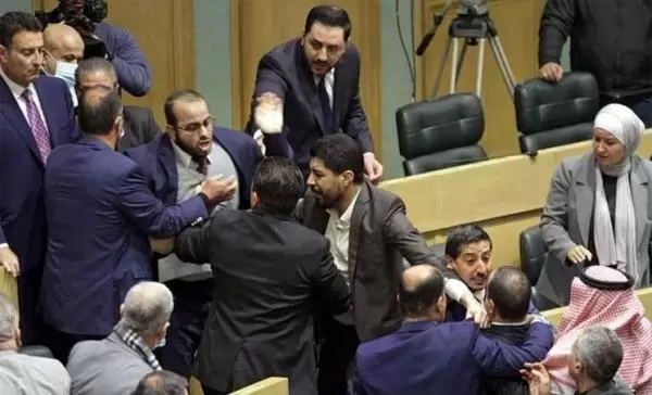 الذنيبات يكشف تفاصيل جديدة حول مشاجرة الرياطي وفريج
