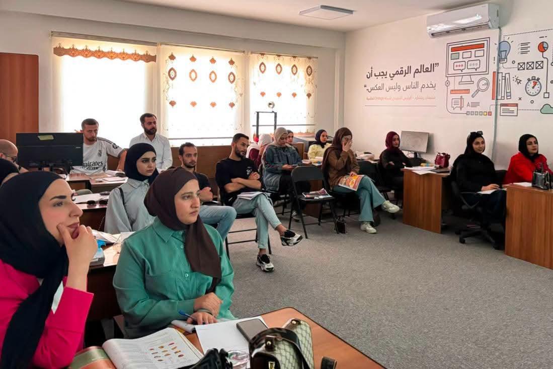 تواصل فعاليات برنامج اللغة الإنجليزية للباحثين عن عمل في مركز شباب وشابات كفرنجة النموذجي